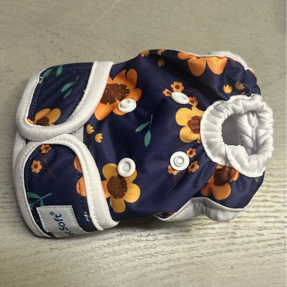 Lot Of 2 Female Dog Diapers And‎ 1 Sanitary Diaper 2 Small And 1 XS See Pictures - Picture 9 of 16